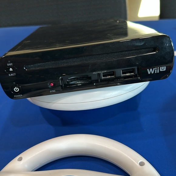 Working Wii U with 4+ controllers, sensor, steering wheels, game pad. - Picture 4 of 14